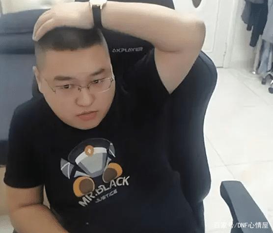 dnf公益服浅析“黄金令牌”的利与弊，并不是任何人都值得入手！779